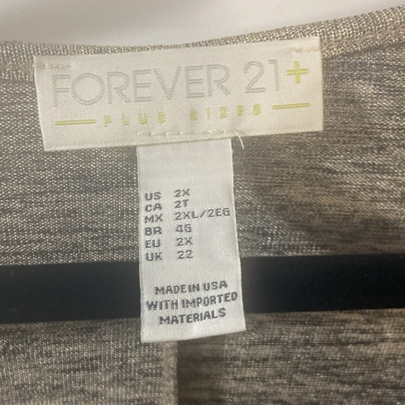 Forever21+ - Picture 2 of 4